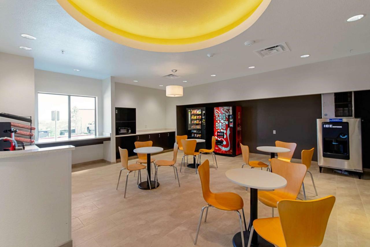 Motel 6 Austin Airport المظهر الخارجي الصورة