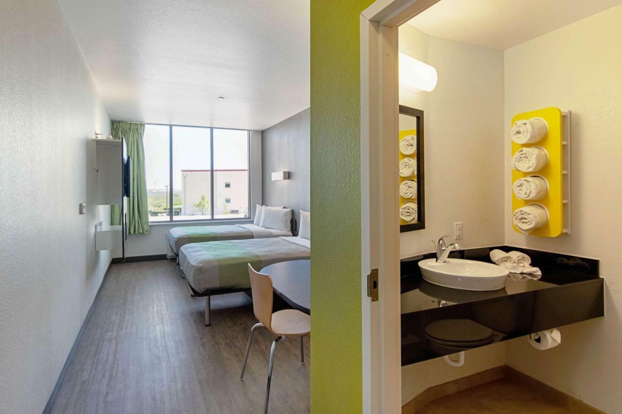 Motel 6 Austin Airport المظهر الخارجي الصورة