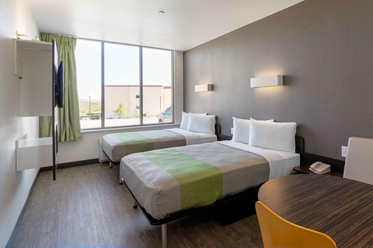 Motel 6 Austin Airport المظهر الخارجي الصورة