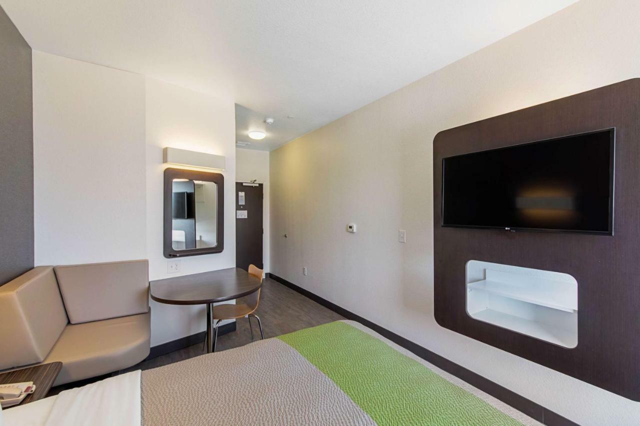 Motel 6 Austin Airport المظهر الخارجي الصورة