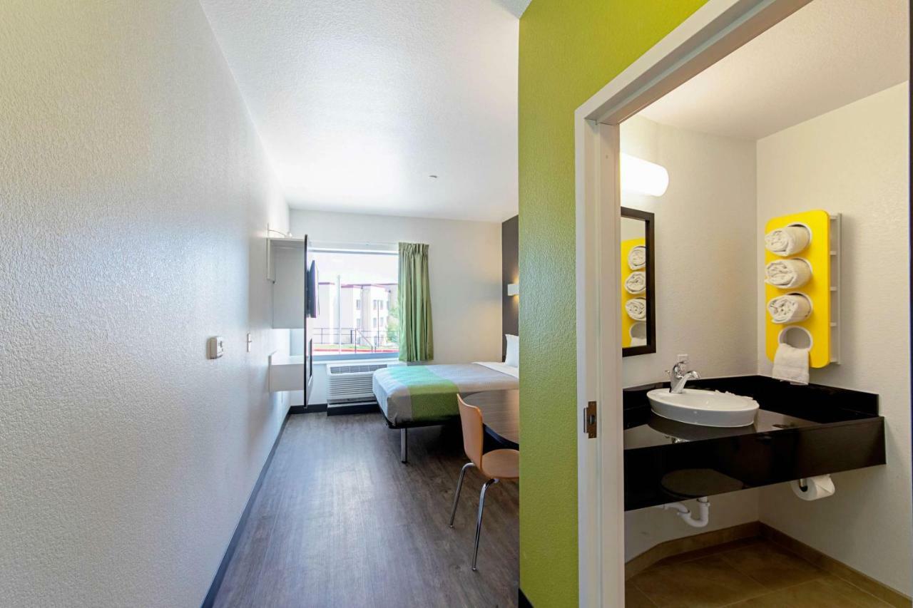 Motel 6 Austin Airport المظهر الخارجي الصورة