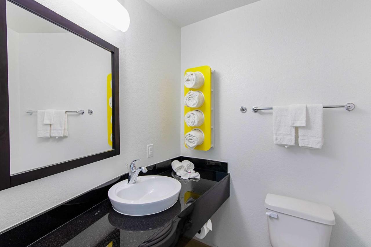 Motel 6 Austin Airport المظهر الخارجي الصورة